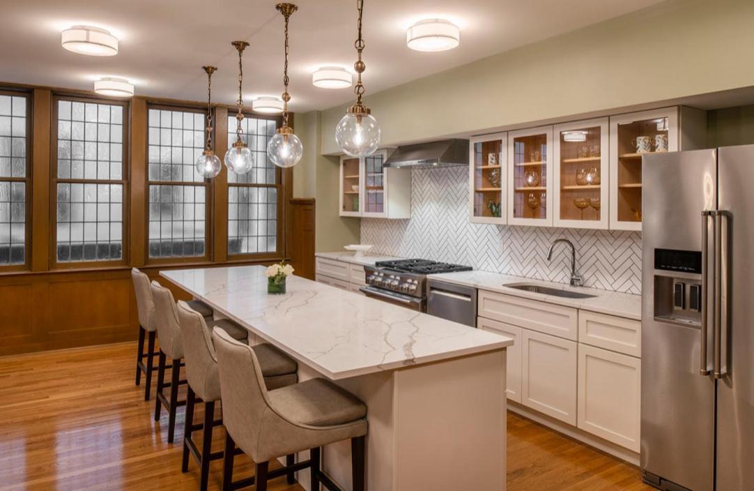 Beautiful Condo/rooftop Patio With Free Parking